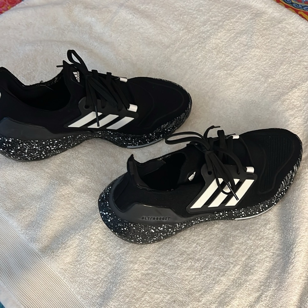 Adidas men’s tennis shoes - Picture 4 of 11